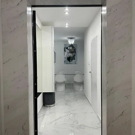 Galaxy - Futuristic Apartmán Split